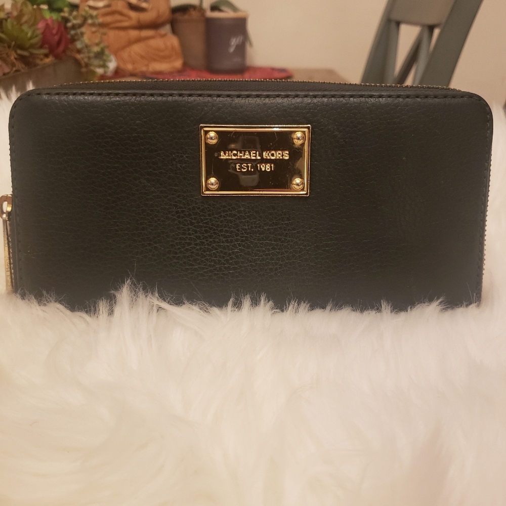 Sale !! Michael Kors Jet Set Green Leather wallet